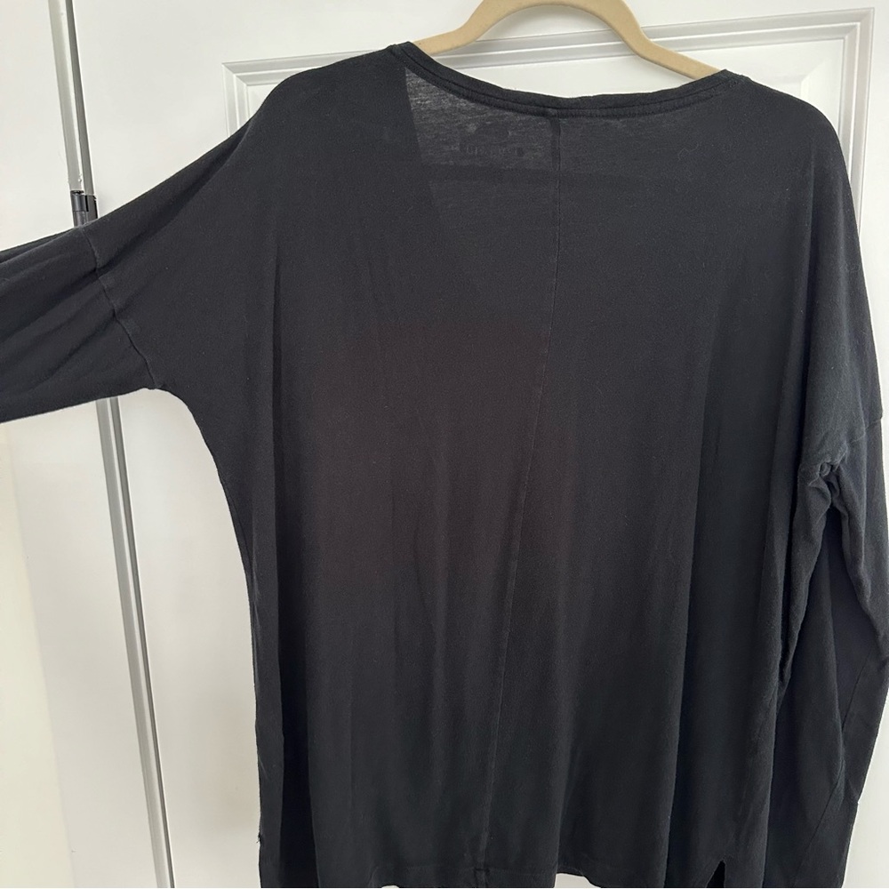 Black Oversized Long Sleeve V-Neck Pocket Tee-Old Navy Boyfriend Layering Shirt - Picture 5 of 12